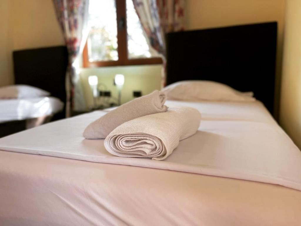 Hotel Ambasador Garden Lezha Szoba fotó