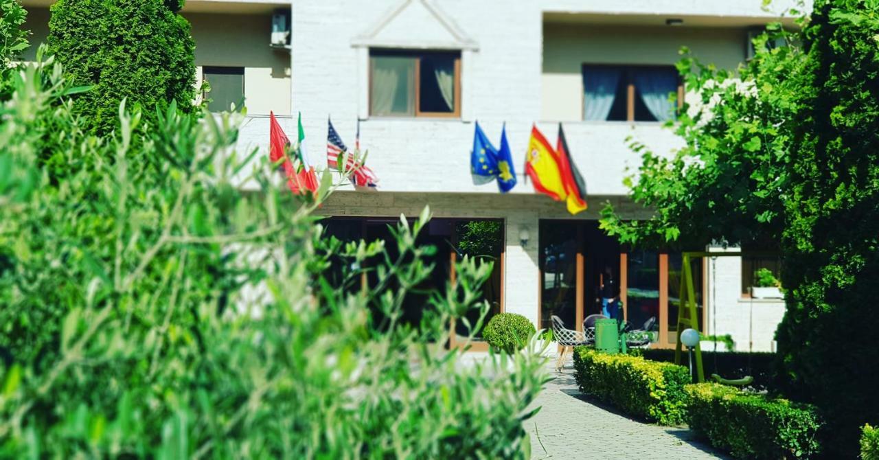 Hotel Ambasador Garden Lezha Kültér fotó