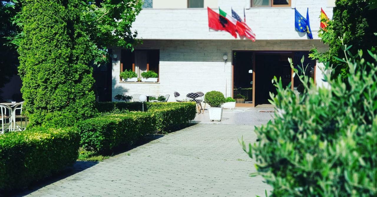Hotel Ambasador Garden Lezha Kültér fotó