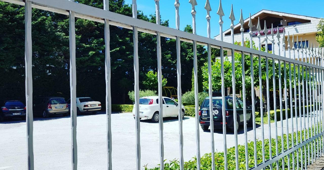 Hotel Ambasador Garden Lezha Kültér fotó