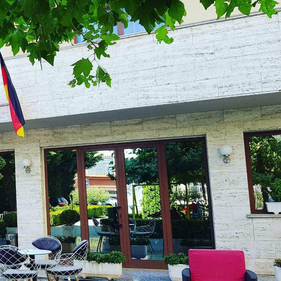 Hotel Ambasador Garden Lezha Kültér fotó